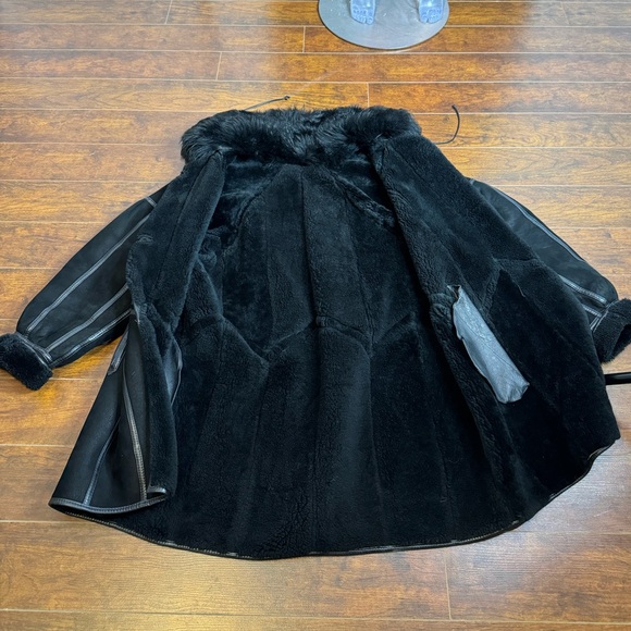 Reversible shearling coat - Picture 9 of 9